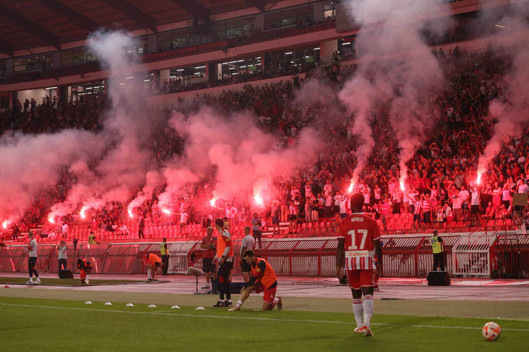 Bakljada Delija na meču Crvena zvezda - Novi Pazar