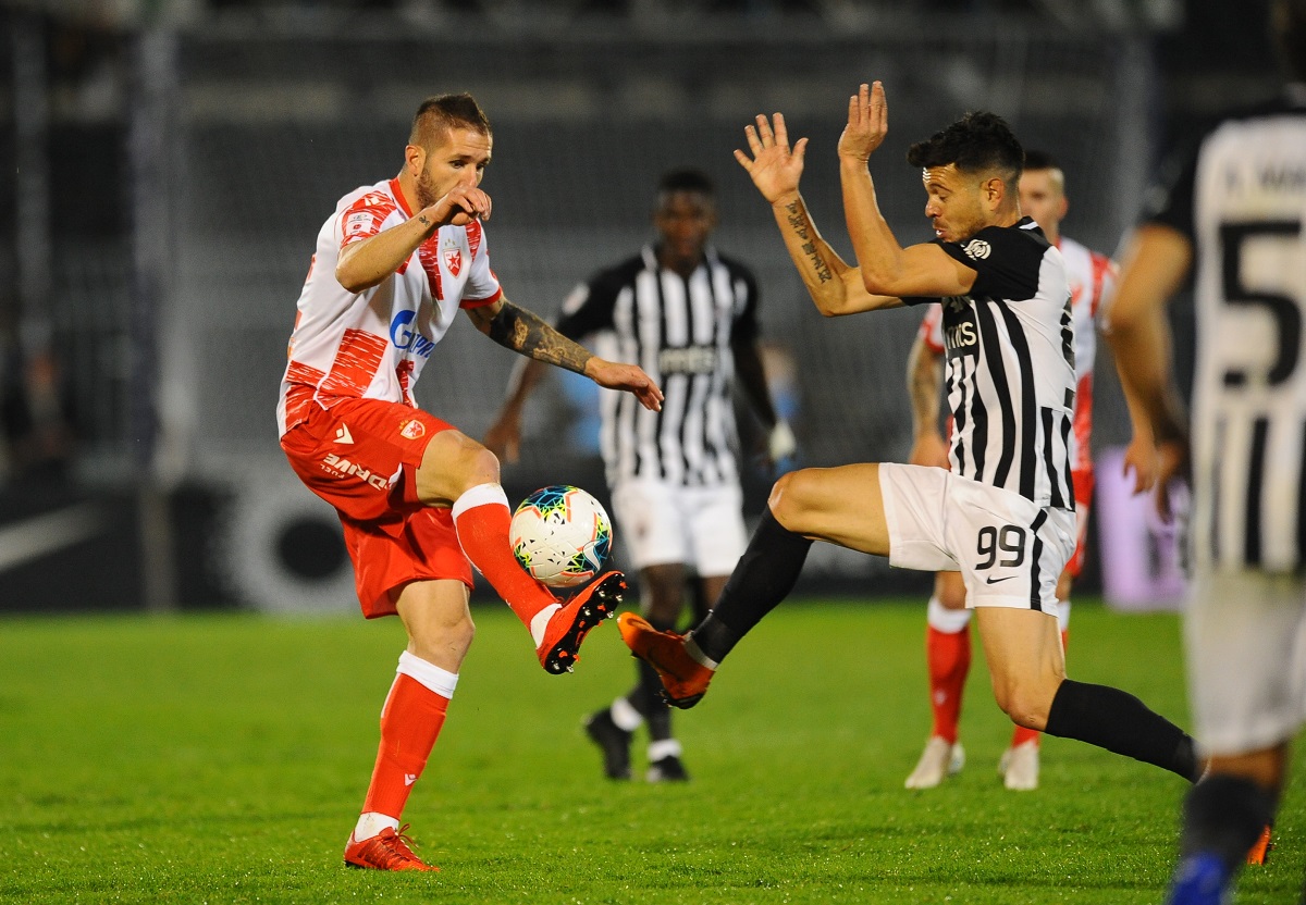 ALEKSA VUKANOVIC, fudbaler Crvene zvezde, na prvenstvenoj utakmici protiv Partizana, i MILAN SMILJANIC LOLA, na stadionu JNA. Beograd, 18.10.2020. Fudbal, 163. derbi, Partizan, Crvena zvezda