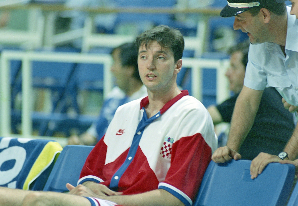 TONI KUKOC, kosarkas Hrvatske, na utakmici Eurobasketa 1995, protiv Spanije u hali OAKA Marusi. Atina, 24.06.1995. foto: Nebojsa Parausic Kosarka, Prvenstvo Evrope, Hrvatska, Spanija