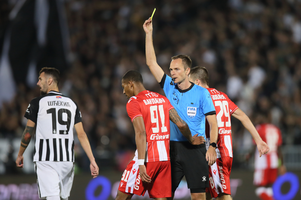SRDJAN JOVANOVIC sudija fudbaleri Crvene zvezde na utakmici Superlige Prvenstva Srbije protiv Partizana na stadionu Partizana, Beograd, 22.09.2019. godine Foto: Marko Metlas Fudbal, Crvena zvezda, Superliga Prvenstvo Srbije, Partizan