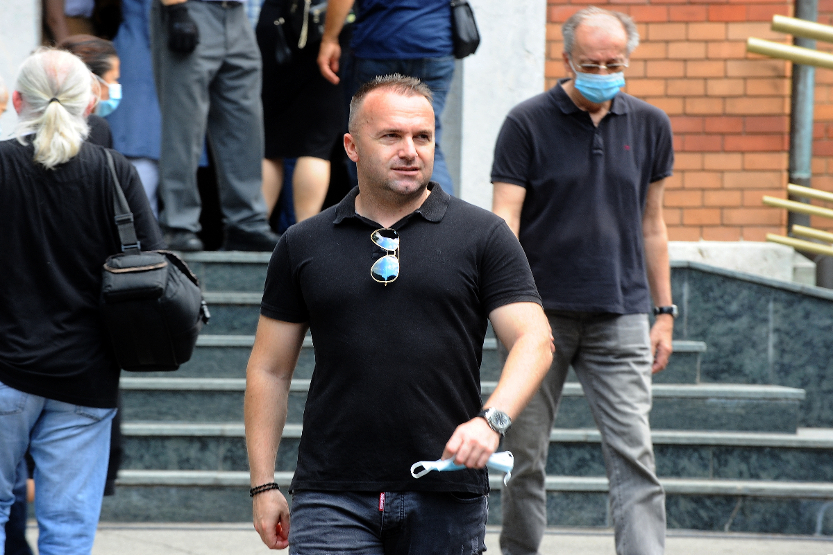 OGNJEN KOROMAN, na sahrani Ilija Petkovic, u aleji velikana na Novom groblju. Beograd, 02.07.2020.