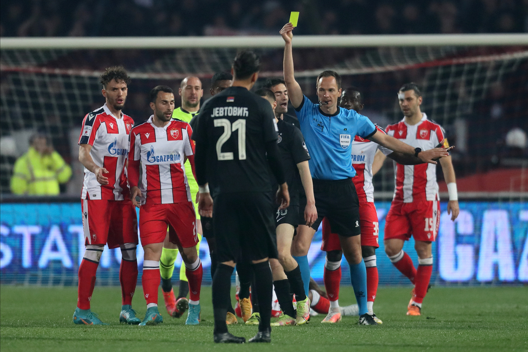 SRDJAN JOVANOVIC sudija, fudbaleri Partizana na utakmici Superlige Prvenstva Srbije protiv Crvene zvezde na stadionu Rajka Mitica, Beograd, 16.04.2022. godine Foto: Marko Metlas Fudbal, Crvena zvezda, Superliga Prvenstvo Srbije, Partizan