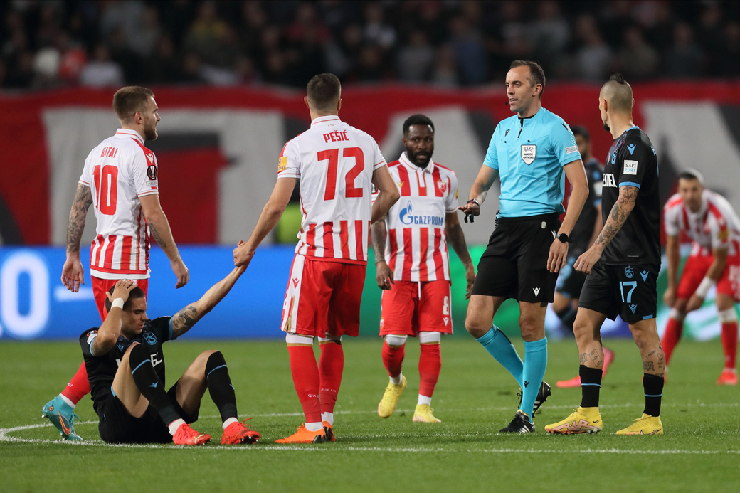 JOAO PINHEIRO Zoao Pinjeiro sudija iz Portugalije fudbaleri Crvene zvezde na utakmici UEFA Lige Evropa protiv Trabzonspora na stadionu Rajko Mitic, Beograd 27.10.2022. godine Foto: Marko Metlas Fudbal, Crvena zvezda, UEFA Liga Evropa, Trabzonspor