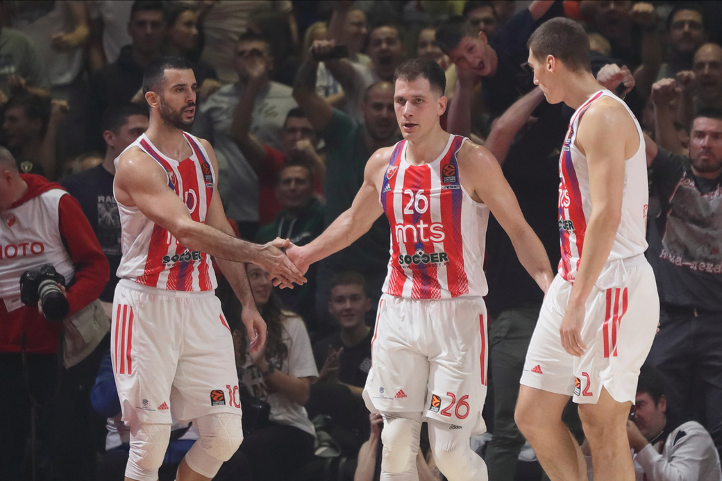 BRANKO LAZIC, NEMANJA NEDOVIC, STEFAN LAZAREVIC kosarkasi Crvene zvezde na utakmici Evrolige protiv Armanija Olimpija Milano u hali Aleksandar Nikolic Pionir, Beograd 15.12.2022. godine Foto: Marko Metlas Kosarka, Crvena zvezda, Evroliga, Armani Olimpija Milano