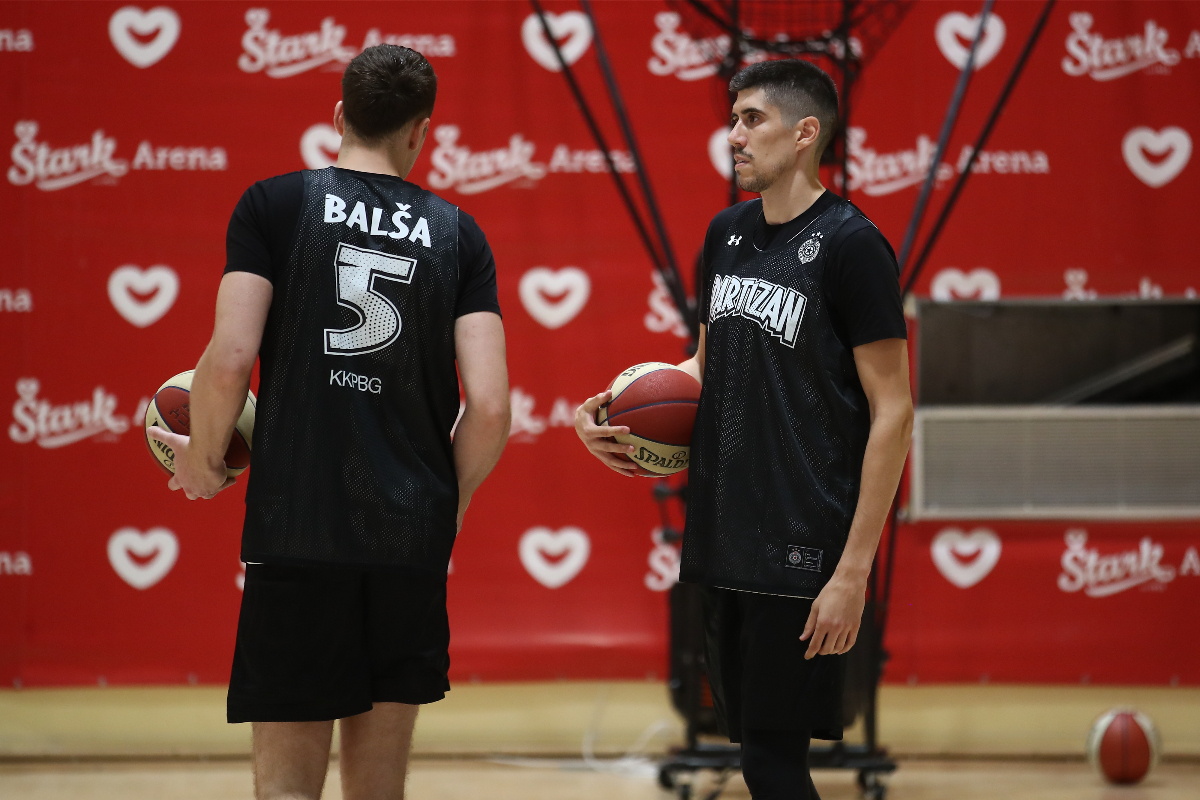 DANILO NIKOLIC i BALSA KOPRIVICA kosarkas Partizana na okupljanju i treningu pred pocetak sezone u maloj sali Stark Arene, Beograd 28.08.2023. godine Foto: Ivica Veselinov / MN PRESS KOSARKA, BASKETBALL, KK PARTIZAN, TRENING