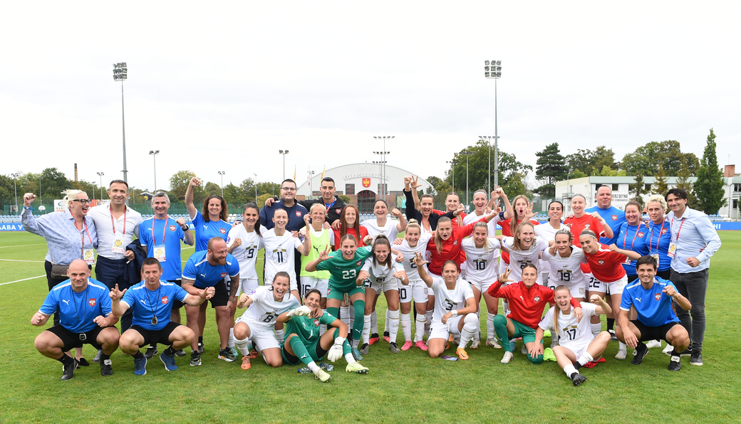 Fudbalerke Srbije proslavljaju pobedu na mecu zenske Lige nacija, protiv Ukrajine, na gradskom stadionu Kazimierza Deyny. Starogard Gdanski, 22.09.2023. foto: Nebojsa Parausic / MN press photo Fudbal, WOMEN'S LEAGUE OF NATIONS, Ukrajina, Srbija, Radost