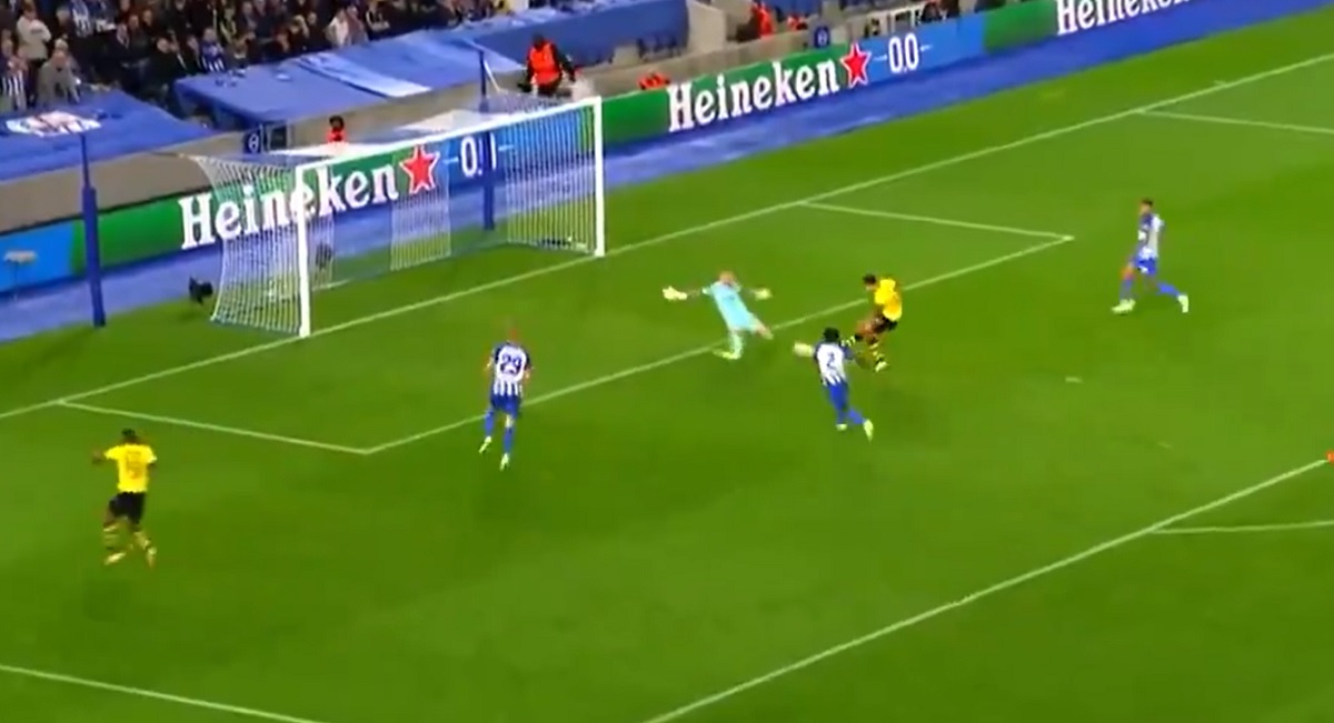 Pons postiže pobednički gol za AEK protiv Brajtona