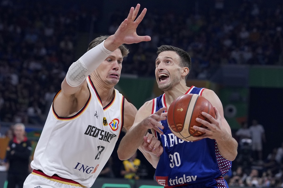 Aleksa Avramović u prodoru pored Morica Vagnera