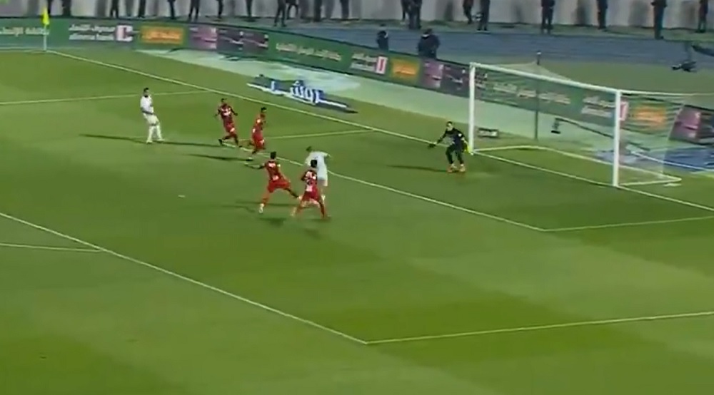 Aleksandar Mitrović promašuje zicer na meču Damak - Al Hilal