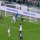 Arkadijuš Milik postiže gol za pobedu Juventusa nad Lećeom