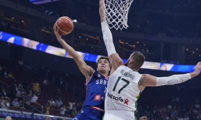 Bogdan Bogdanović poentira pored Valančijunasa