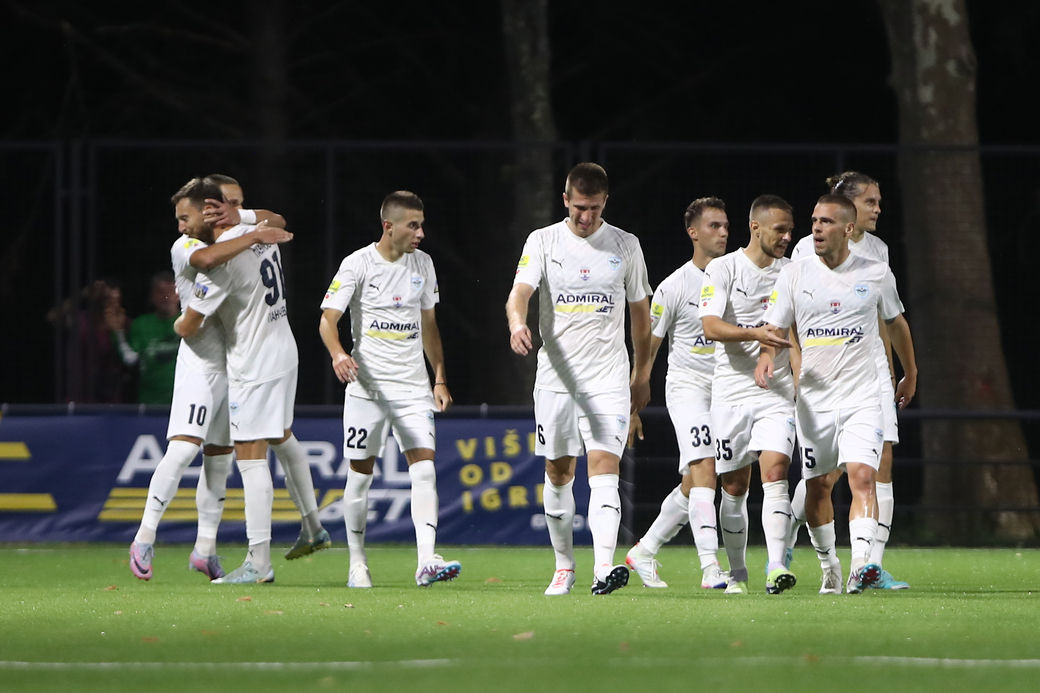 Fudbaleri Železničara iz Pančeva na utakmici Mocart Superlige Srbije protiv Zeleznicara, Pancevo 04.09.2023. godine Foto: Ivica Veselinov / MN PRESS FUDBAL, FOOTBALL, MOZZART SUPERLIGA SRBIJE, PRVENSTVO SRBIJE, NATIONAL CHAMPIONSHIP, CUKARICKI, ZELEZNICAR PANCEVO