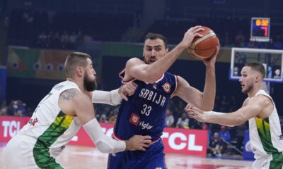 Nikola MIlutinov u duelu sa Jonasom Valančijunasom