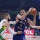 Nikola MIlutinov u duelu sa Jonasom Valančijunasom
