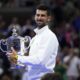 Novak Đoković sa peharom US opena 2023. godine