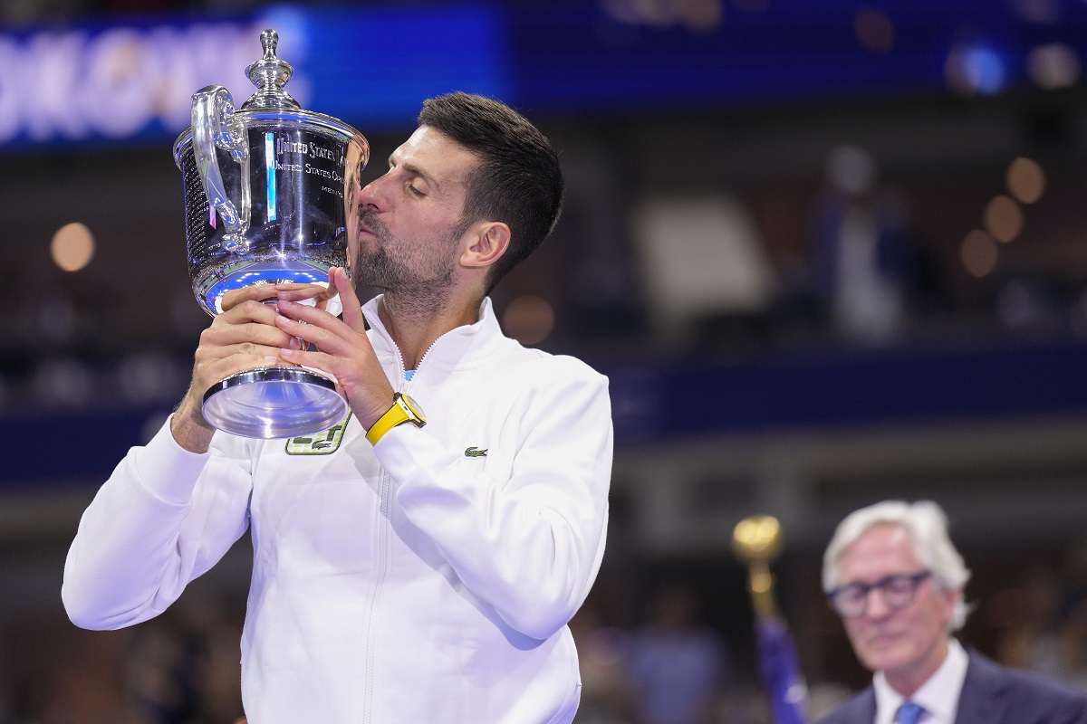Novak Đoković sa peharom US opena 2023. godine