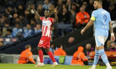 Osman Bukari proslavlja gol protiv Mančester Sitija za vođstvo Crvene zvezde na "Etihadu"