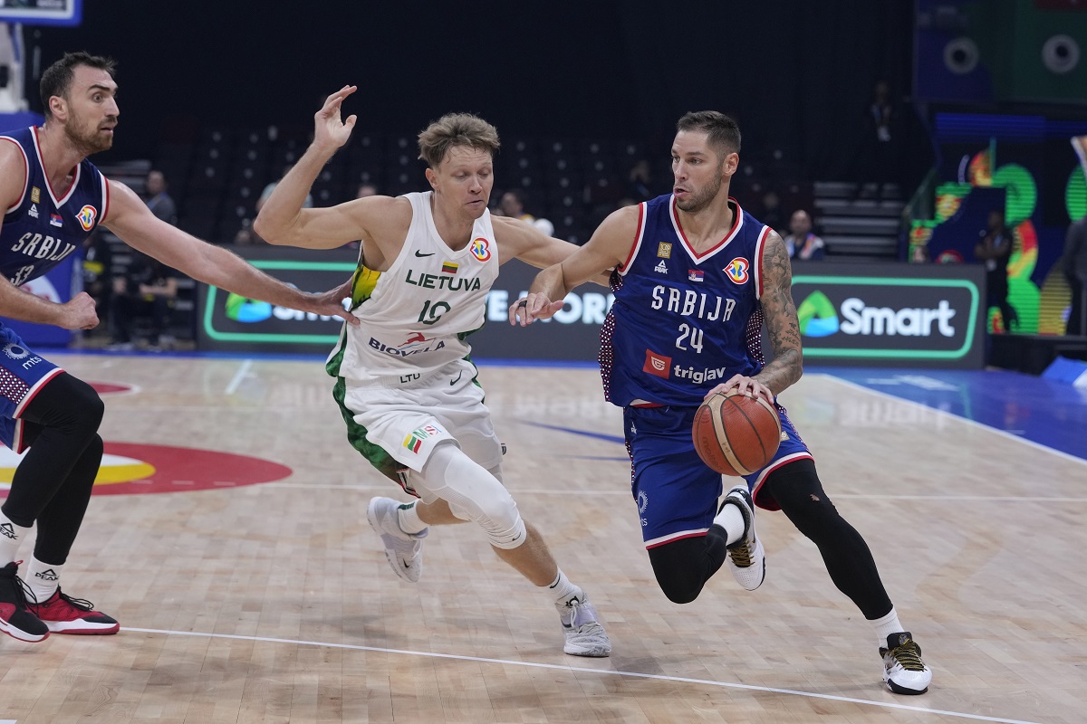 Stefan Jović u duelu sa Kuzminskasom
