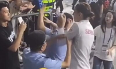 Policajac hvata Tijanu Bošković za ruku i ne da joj da da autogram navijaču