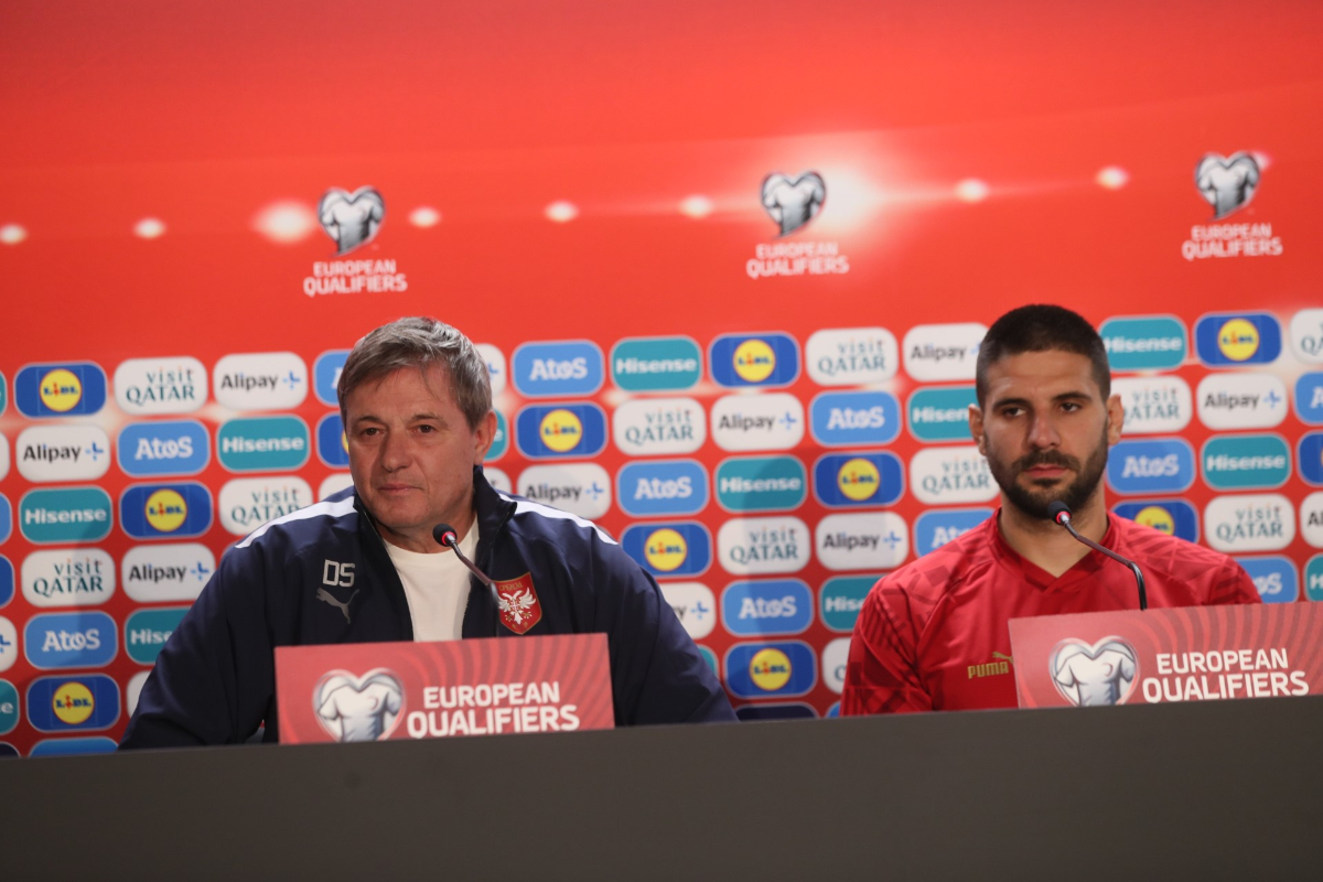 Dragan Stojković Piksi i Aleksandar Mitrović na konferenciji za medije u Kaunasu (Litvanija)
