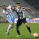 SAMED BAZDAR fudbaler Partizana na utakmici Superlige Prvenstva Srbije protiv ALEKSA DJURASOVIC iz Spartaka Subotica na stadionu Partizana, Beograd 10.11.2022. godine Foto: Marko Metlas Fudbal, Partizan, Superliga Prvenstvo Srbije, Spartak Subotica