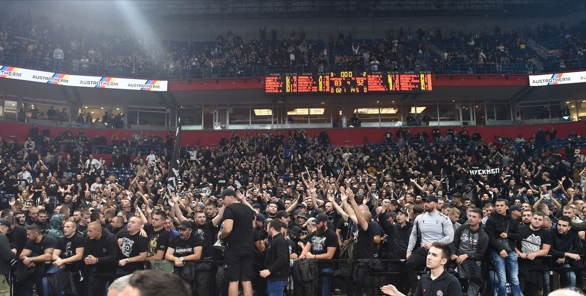 GROBARI, navijaci kosarkasa Partizana, na utakmici Evrolige protiv Barselone, u Beogradskoj Stark Areni. Beograd, 17.10.2023. foto: Nebojsa Parausic / MN Press Kosarka, Euroleague, Partizan, Barselona