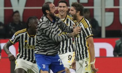 Juventus' Manuel Locatelli, right, celebrates after scoring his side's opening goal during a Serie A soccer match between AC Milan and Juventus, at the San Siro stadium in Milan, Italy, Sunday, Oct. 22, 2023. (AP Photo/Luca Bruno)