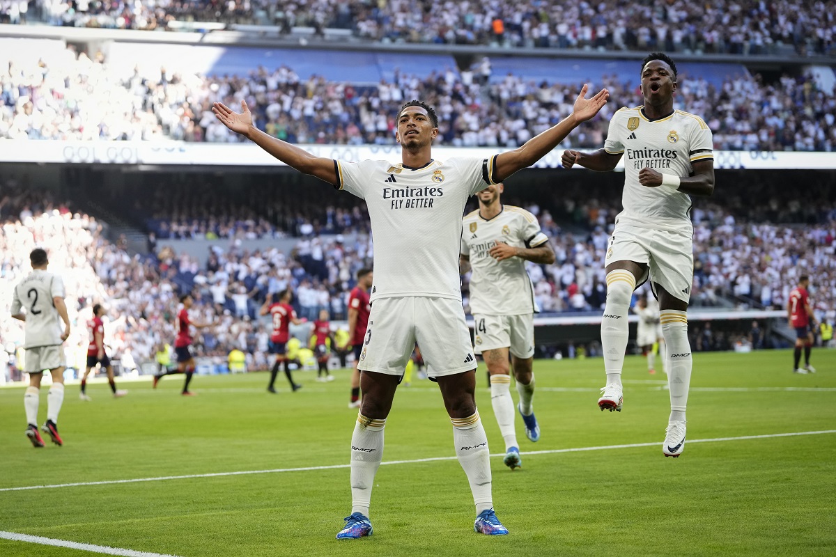 Real Madrid's Jude Bellingham celebrates after scoring his side's opening goal during Spanish La Liga soccer match between Real Madrid and Osasuna at the Santiago Bernabéu stadium in Madrid, Spain, Saturday, Oct. 7, 2023. (AP Photo/Jose Breton)