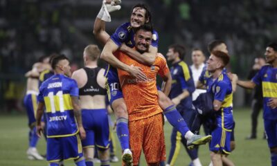 Edinson Cavani of Argentina's Boca Juniors embraces goalkeeper Sergio Romero after defeating Brazil's Palmeiras in a penalty shootout during a Copa Libertadores semifinal second leg soccer match at Allianz Parque stadium in Sao Paulo, Brazil, Thursday, Oct. 5, 2023. (AP Photo/Andre Penner)