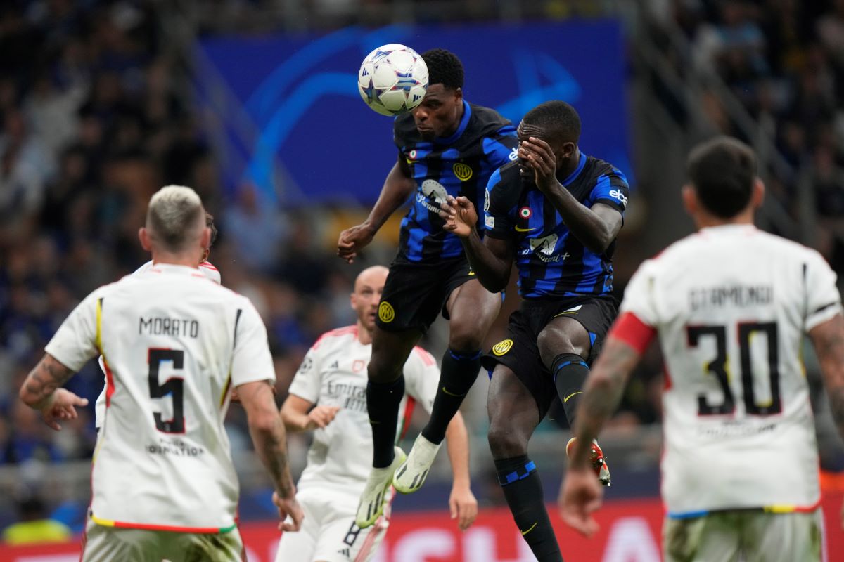 Denzel Damfris na meču Inter - Benfika