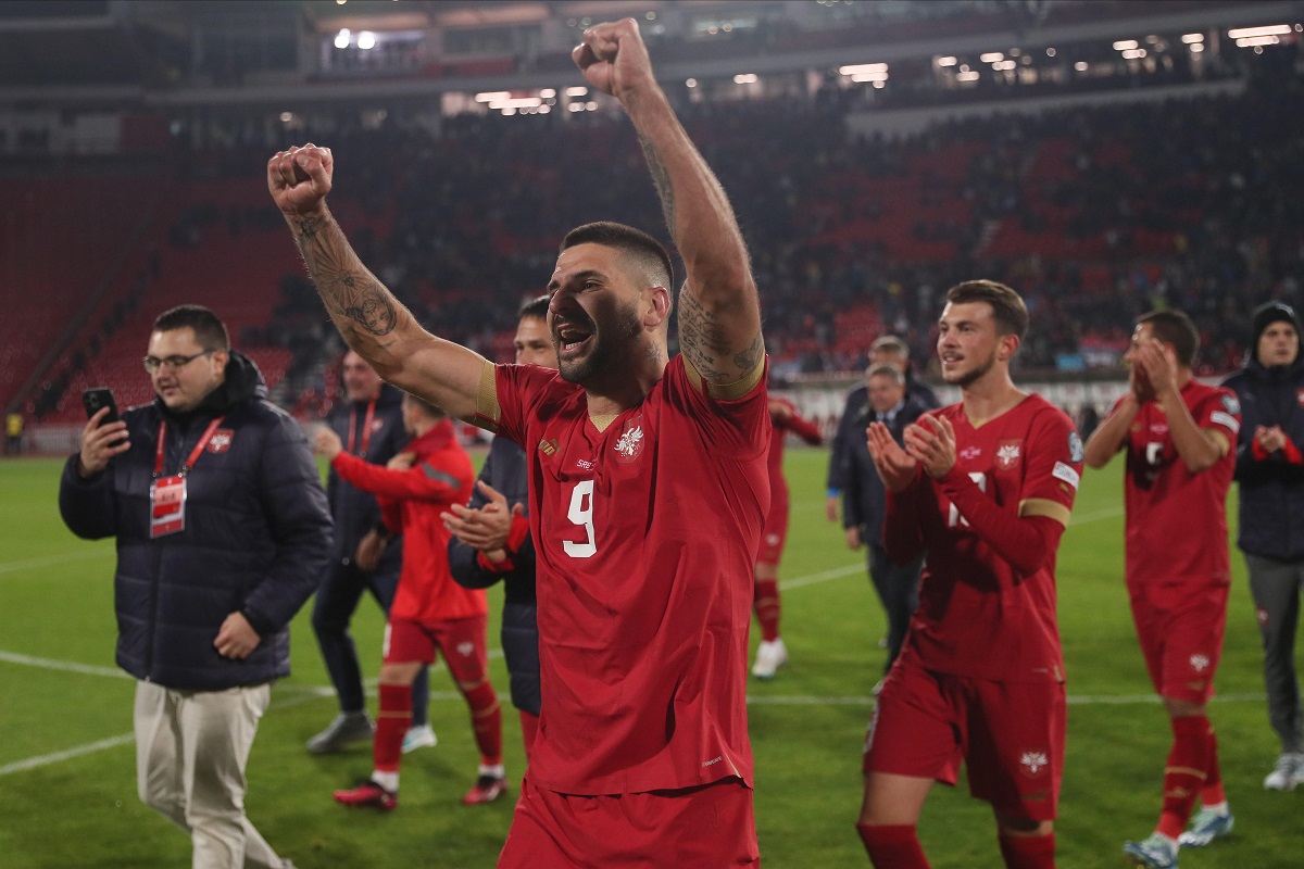 Aleksandar Mitrović slavi pobedu nad Crnom Gorom