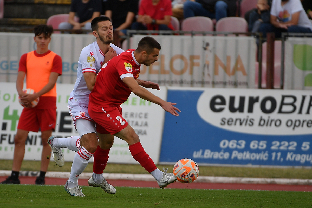 fudbaler Crvene Zvezde na utakmici Mocart Superlige Srbije protiv Radnickog 1923 na stadionu Cika Daca, Kragujevac 08.10.2023. godine Foto: MI / MN PRESS FUDBAL, FOOTBALL, MOZZART SUPERLIGA SRBIJE, PRVENSTVO SRBIJE, NATIONAL CHAMPIONSHIP, RADNICKI 1923 KRAGUJEVAC, CRVENA ZVEZDA