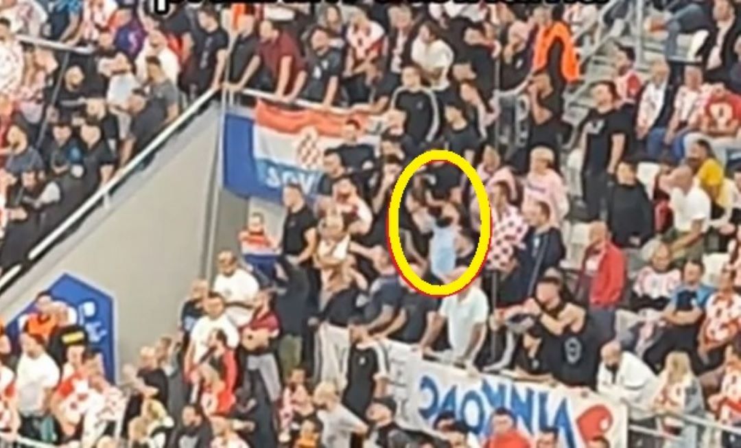 Hrvat fašističkim pozdravom salutirao tokom ustaške koračnice