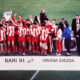 Fudbaleri Crvene zvezde sa peharom proslavljaju pobedu na utakmici finala kupa sampiona protiv Olimpika, i osvajanje titule prvaka Evrope, na stadionu Sveti Nikola. Bari, 29.05.1991. foto: Tomislav Mihajlovic Fudbal, Crvena zvezda, Olimpik Marselj, Finale Kupa Evropskih sampiona, Radost