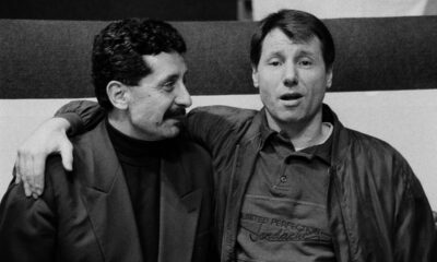 JANKO LUKOVSKI trener i ZORAN SLAVNIC MOKA, bivsi kosarkas Crvene zvezde, na prvenstvenoj utakmici protiv Partizana, u hali Pionir. Beograd, 20.03.1994. foto: Nebojsa Parausic Kosarka, Partizan, Crvena zvezda