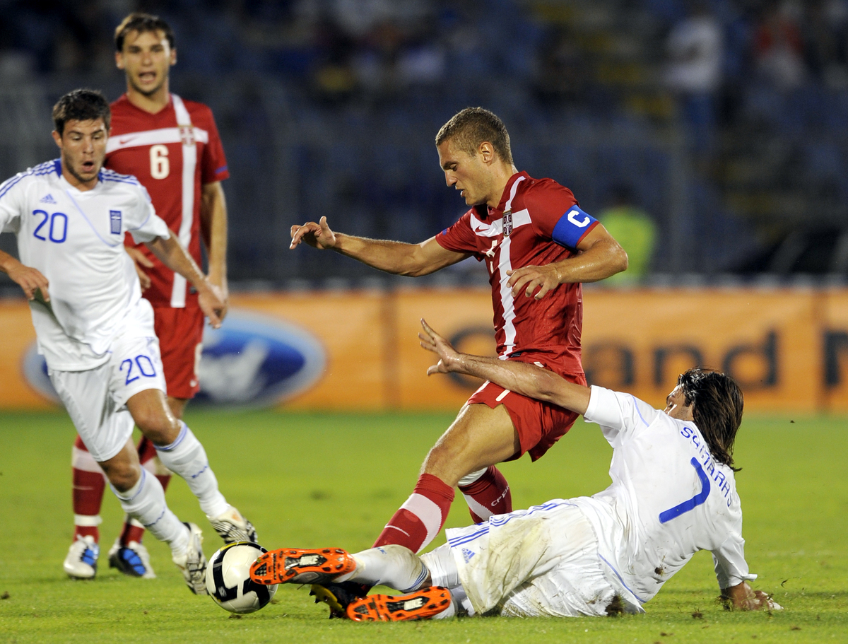 FUDBAL - NEMANJA VIDIC, fudbaler Srbije, na utakmici protiv Grcke, i IAONNIS PAPADOPOULOS i GEORGIOS SAMARAS Jorgos. Beograd, 11.08.2010. photo:N.Parausic