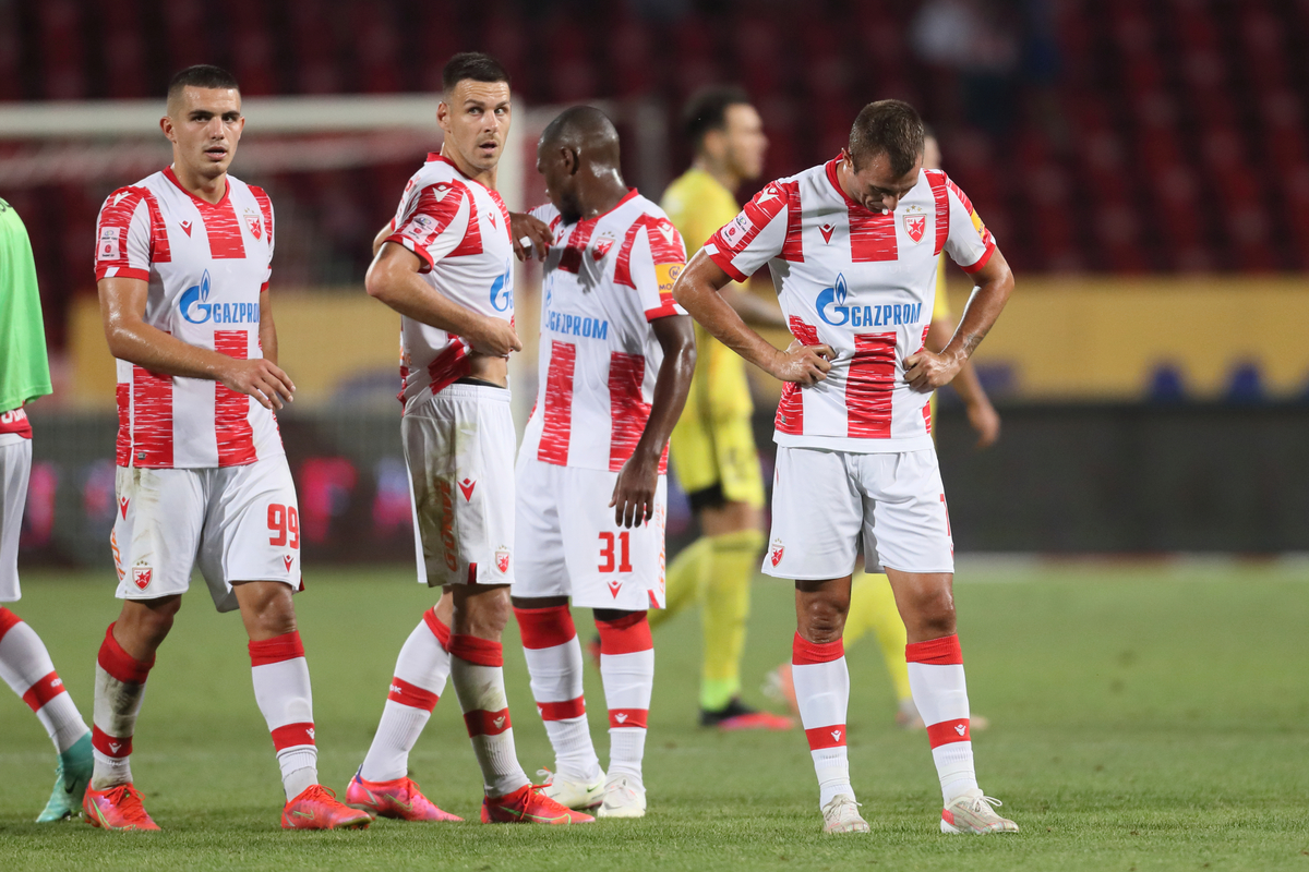 NENAD KRSTICIC, EL FARDOU BEN NABOUHANE El Fardu Ben Nabuhan, MARKO GOBELJIC, NIKOLA KRSTOVIC tuga fudbalera Crvene zvezde na utakmici kvalifikacija za UEFA Ligu Sampiona protiv Serifa Tiraspolj na stadionu Rajko Mitic, Beograd 03.08.2021. godine Foto: Marko Metlas Fudbal, Crvena zvezda, UEFA Liga Sampiona , Serif Tiraspolj, Kvalifikacije