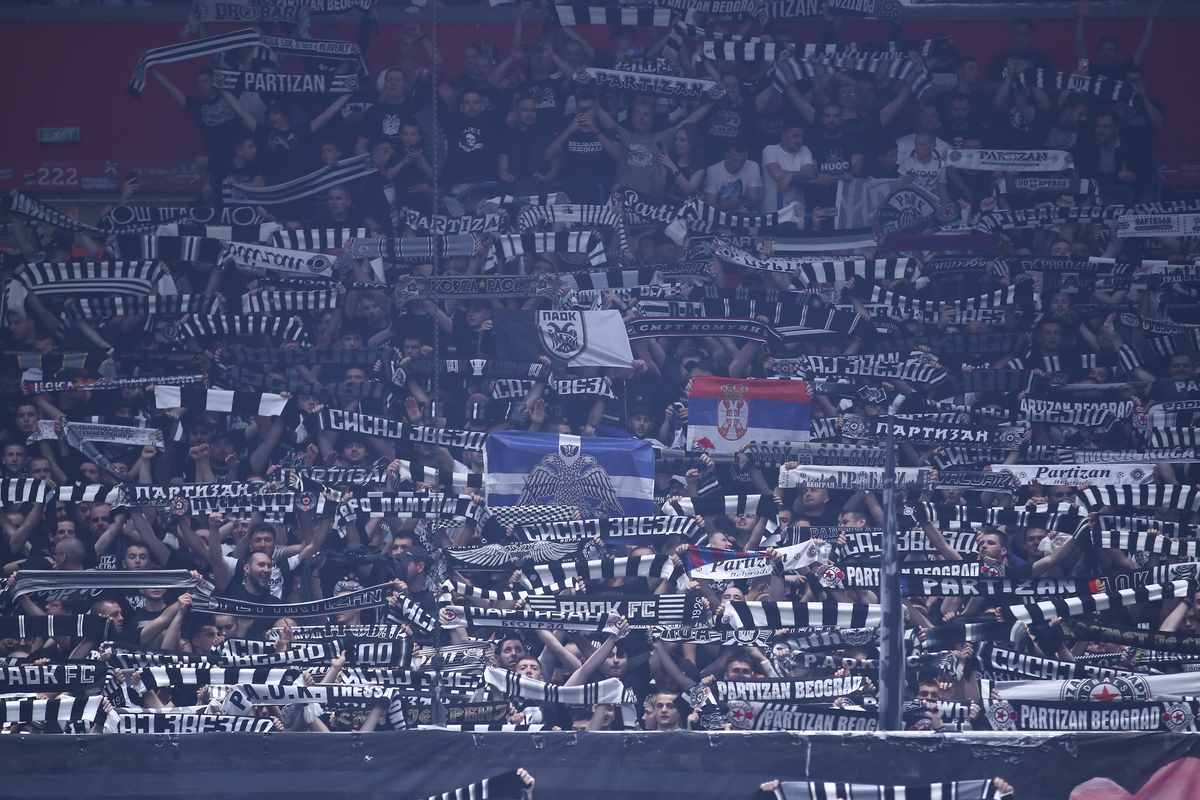 GROBARI navijaci kosarkasa Partizana na utakmici Evrolige protiv Olimpijakosa u hali Stark Beogradska Arena, Beograd 24.03.2023. godine Foto: Ivica Veselinov / MN PRESS KOSARKA, BASKETBALL, EVROLIGA, EUROLEAGUE, KK PARTIZAN MOZZARTBET, OLIMPIJAKOS PIREJ, OLYMPIACOS PIREAUS
