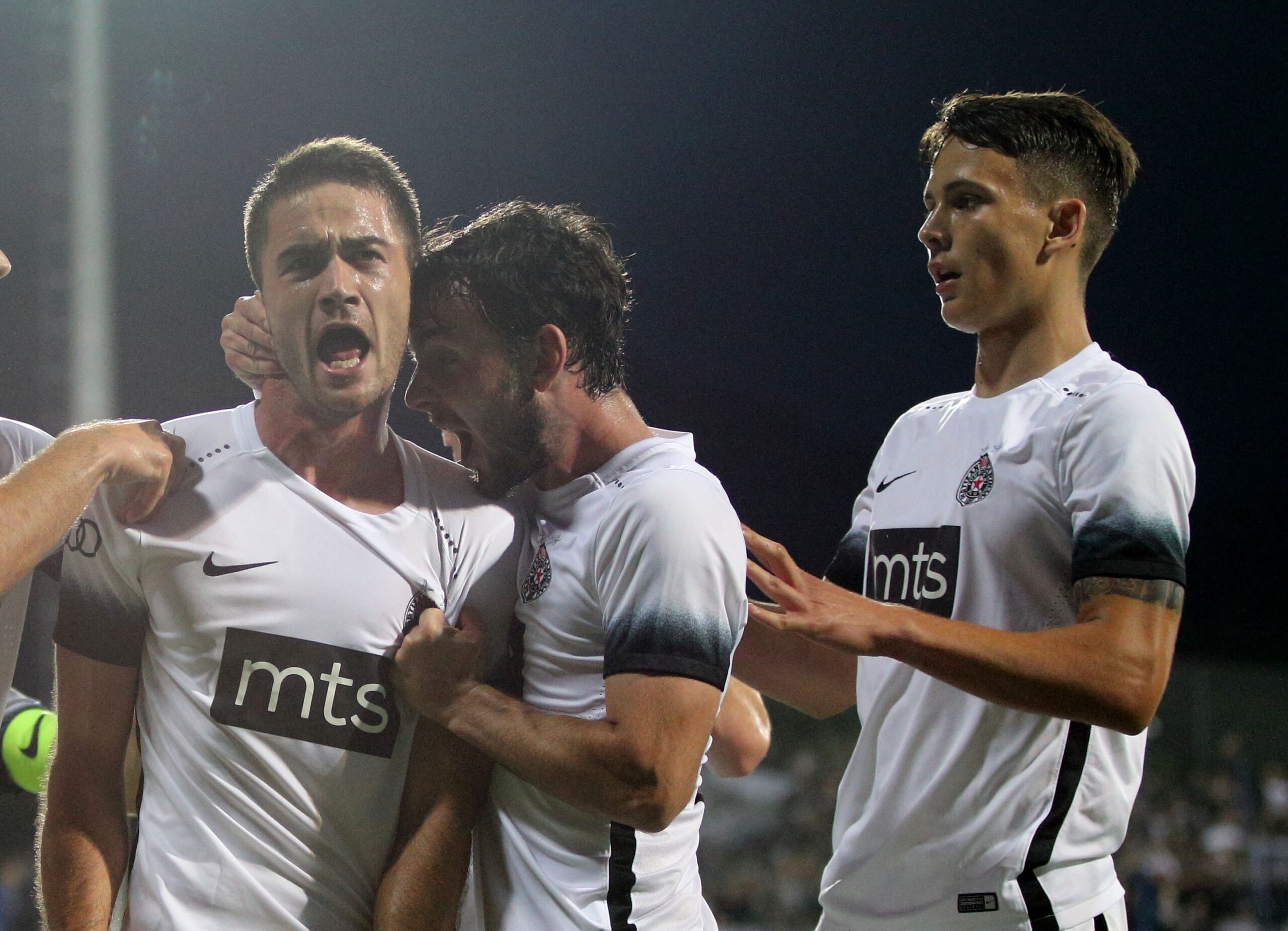 Bar bi se tako moglo reći, ako se pogleda na transfer politiku FK Partizan koja najbolje funkcioniš sa "Zvezdinom braćom" iz Atine