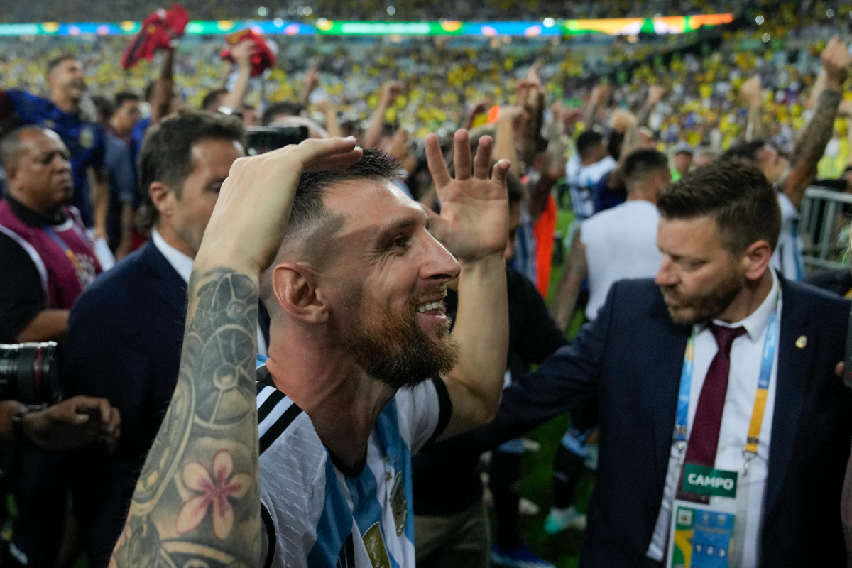 Argentina's Lionel Messi and teammates celebrate their team's 1-0 victory over Brazil at the end of a qualifying soccer match for the FIFA World Cup 2026 at Maracana stadium in Rio de Janeiro, Brazil, Tuesday, Nov. 21, 2023. (AP Photo/Silvia Izquierdo)