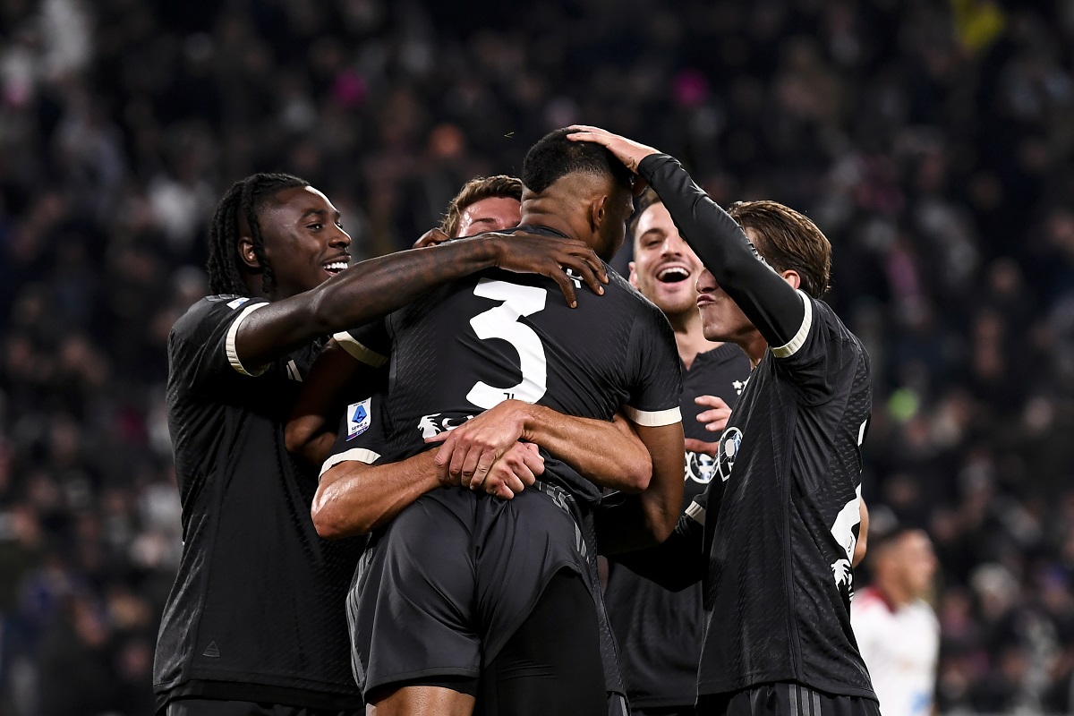 Juventus' Gleison Bremer, number 3, celebrates with teammates after scoring during the Serie A soccer match between Juventus and Cagliari at the Juventus Stadium in Turin, Italy, Saturday, Nov. 11, 2023. (Fabio Ferrari/LaPresse via AP)