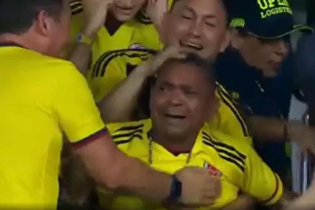 Otac Luisa Dijaza slavi gol