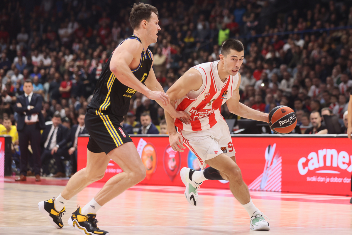 Luka Mitrović kosarkas Crvene zvezde na utakmici Evrolige protiv Albe Berlin u hali Stark Beogradska arena, Beograd 14.12.2023. godine Foto: Marko Metlas Kosarka, Crvena zvezda, Evroliga, Alba Berlin