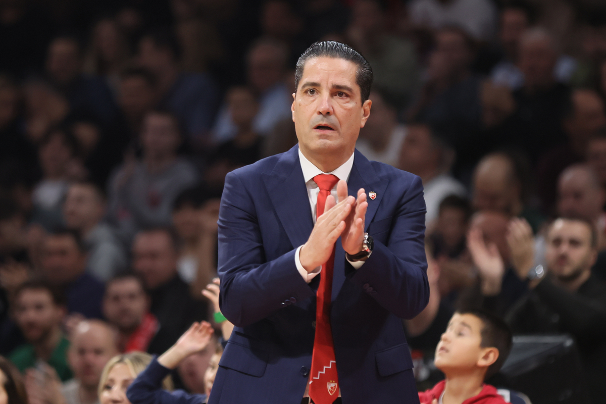 Janis Sferopulos trener Crvene zvezde na utakmici Evrolige protiv Albe Berlin u hali Stark Beogradska arena, Beograd 14.12.2023. godine Foto: Marko Metlas Kosarka, Crvena zvezda, Evroliga, Alba Berlin