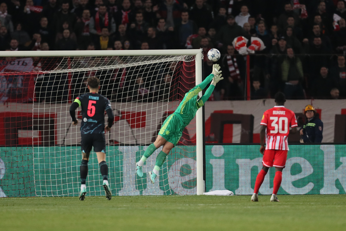 fudbaler Crvene zvezde na utakmici UEFA Lige Sampiona protiv Mancester Sitija na stadionu Rajko Mitic, Beograd 13.12.2023. godine Foto: Marko Metlas Fudbal, Crvena zvezda, UEFA Liga Sampiona , Mancester Siti