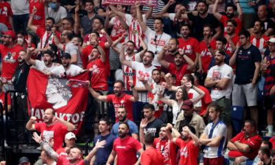 NAVIJACI kosarkasa Olimpijakosa Pirej na utakmici Fajnal for Evrolige F4 protiv Barselone u hali Stark Beogradska arena, Beograd 21.05.2022. godine Foto: Marko Metlas Kosarka, Fajnal for F4, Evroliga, Olimpijakos Pirej, Barselona