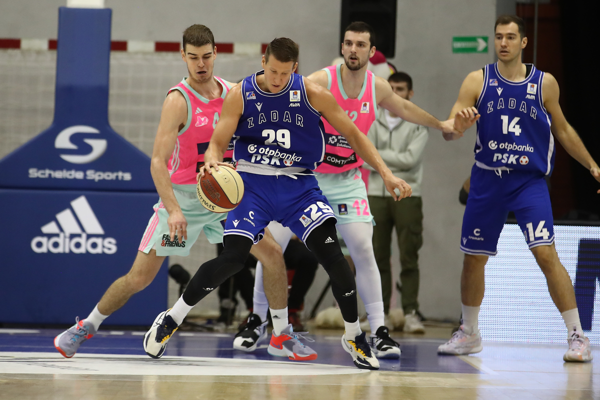 LUKA BOZIC kosarkas Zadra na utakmici ABA lige protiv NIKOLA TOPIC iz Mega MIS-a u hali sportova Ranko Zeravica, Beograd 05.11.2023. godine Foto: Ivica Veselinov / MN PRESS KOSARKA, BASKETBALL, ABA LIGA, ABA LEAGUE, MEGA MIS, ZADAR