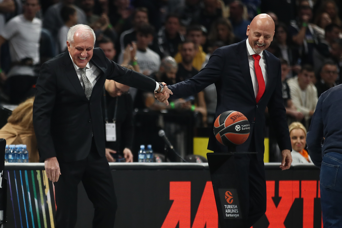 ZELJKO OBRADOVIC trener kosarkasa Partizana i SASA OBRADOVIC trener kosarkasa Monaka na utakmici Evrolige izmedju Partizana i Monaka u hali Beogradska Stark Arena, Beograd 05.12.2023. godine Foto: Ivica Veselinov / MN PRESS KOSARKA, BASKETBALL, EVROLIGA, EUROLEAGUE, PARTIZAN, MONACO, MONAKO