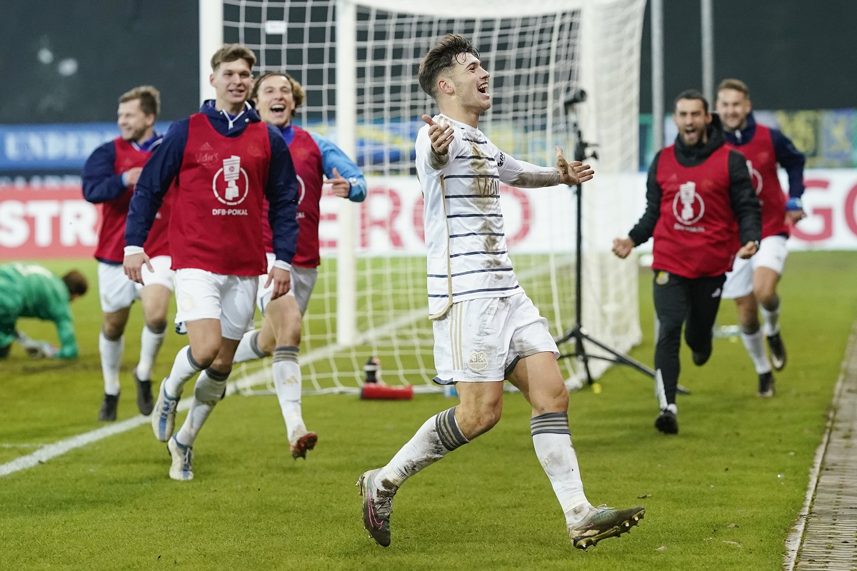 Saarbrucken's goalscorer Luca Kerber, left, celebrates scoring his team's second goal of the game, during the German Soccer Cup round of 16 soccer match between Frankfurt and Saarbrucken, in Saarbrucken, Germany, Wednesday, Dec. 6, 2023. (Uwe Anspach/dpa via AP)