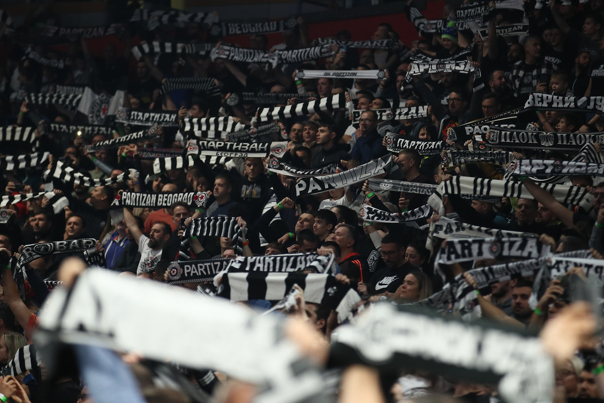 Navijači Partizana na utakmici Evrolige protiv Monaka u hali Beogradska Stark Arena, Beograd 05.12.2023. godine Foto: Ivica Veselinov / MN PRESS KOSARKA, BASKETBALL, EVROLIGA, EUROLEAGUE, PARTIZAN, MONACO, MONAKO